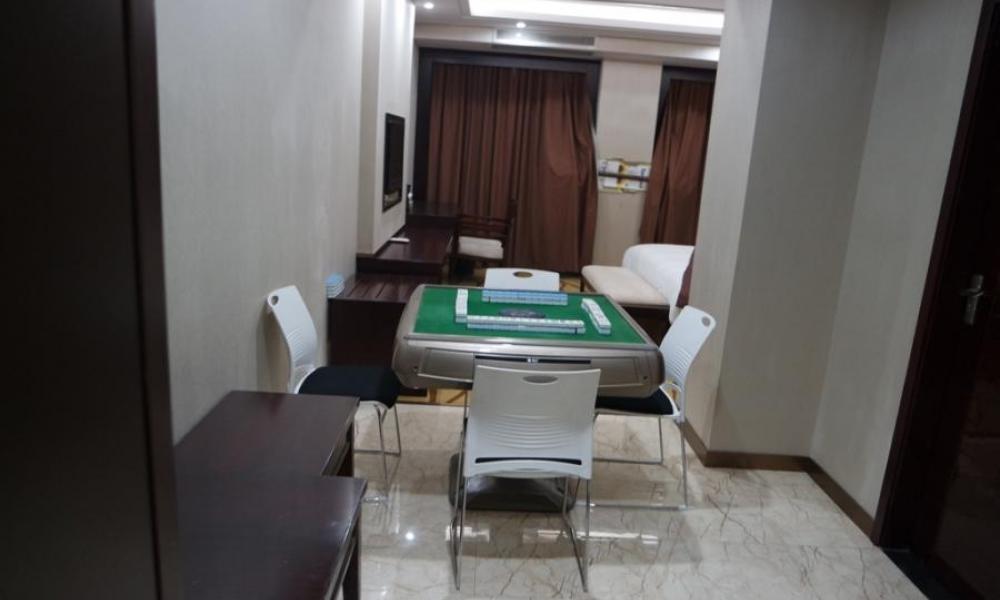 Kololo Courts Executive Suite Room